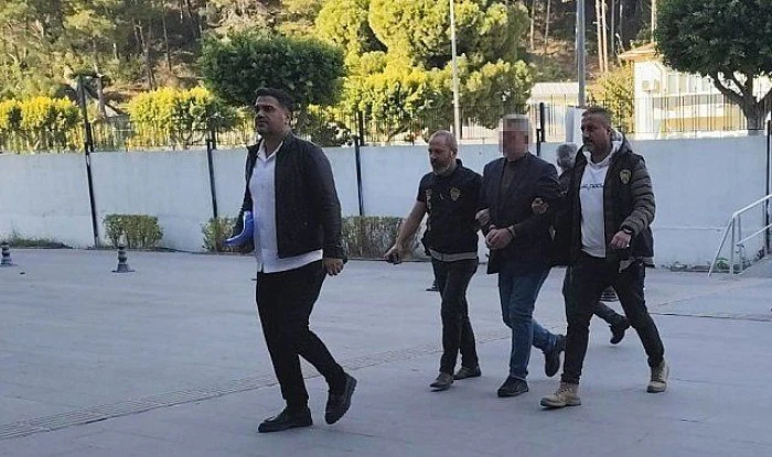 Yunanistan'da d&uuml;n 5 kişiyi yaralayan 89 yaşındaki ş&uuml;pheli savcılığa sevk edildi